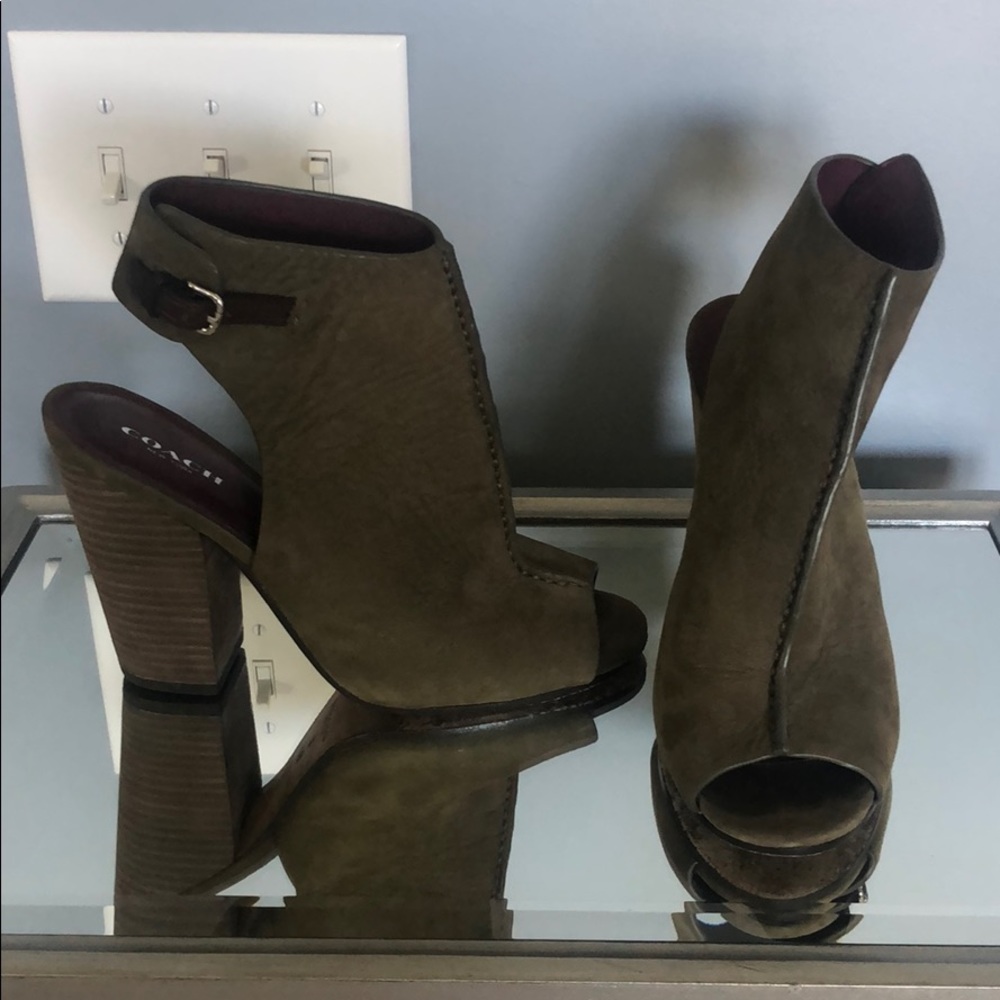 Coach leather open toe sandals army green sz 8